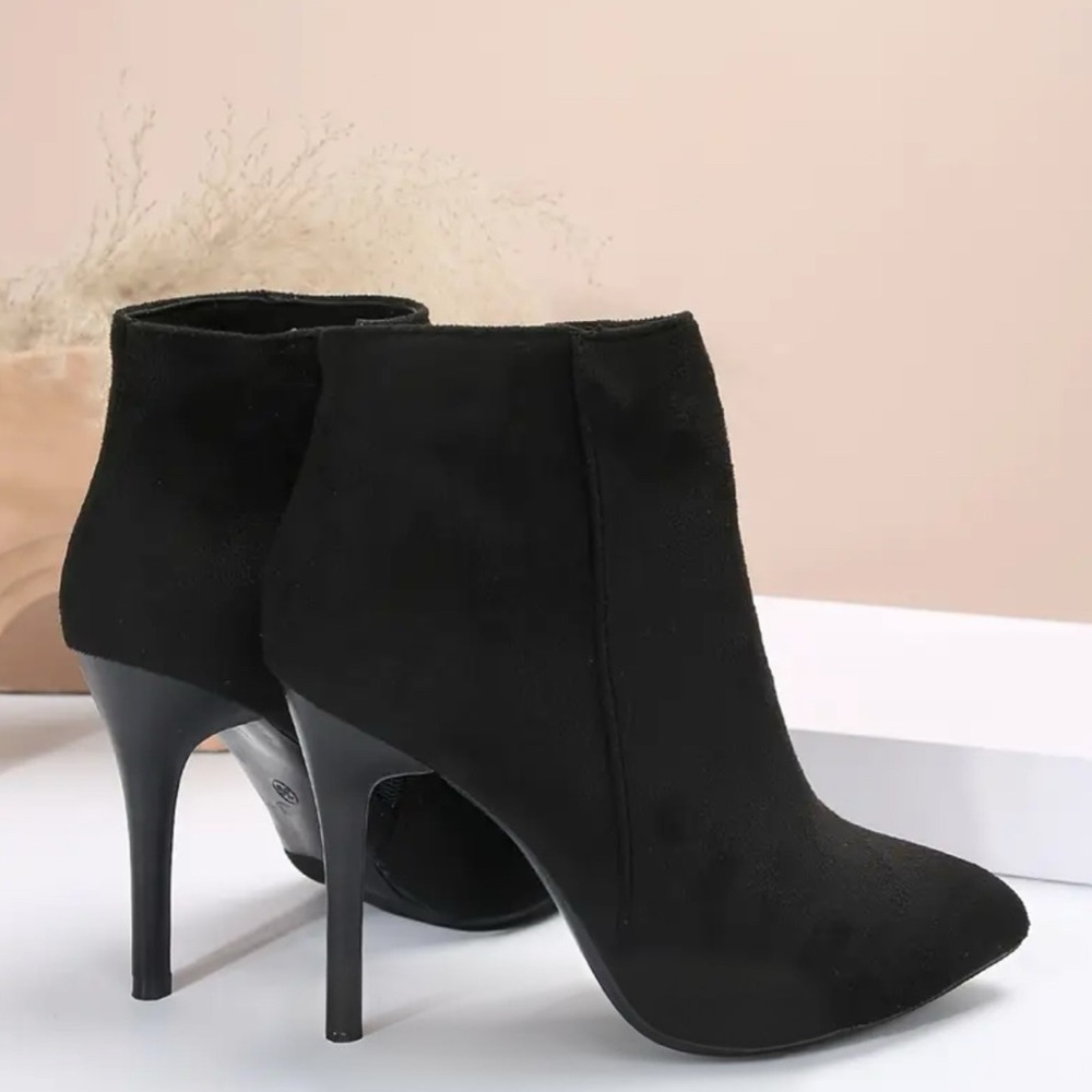 Elegant Black Ankle Boots